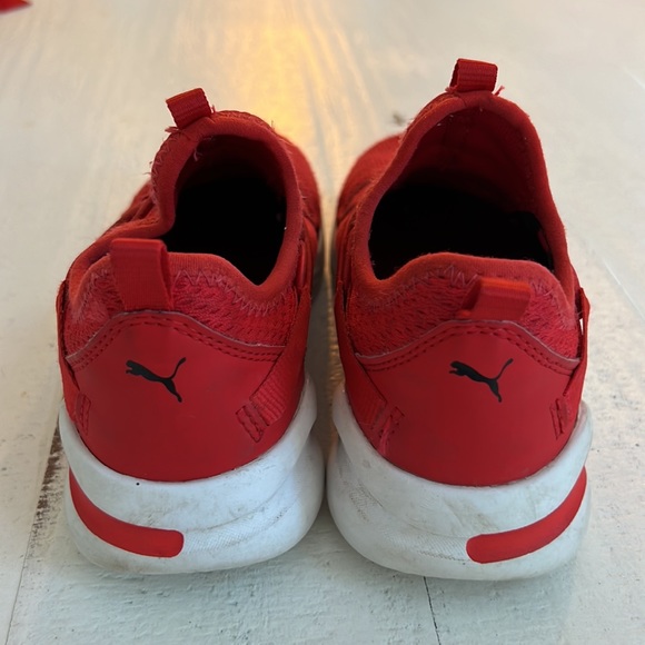 Red Pumas - Picture 3 of 6